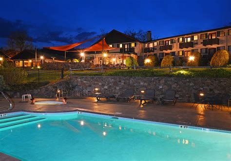 Little switzerland inn - Main Lodge Overview Sleeps 2 1 King or 2 Doubles 1 Balcony Learn more about the Main 